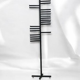 زیبایی و نظم در یک نگاه؛ رگالی که شال و لباس های شما را به سبک شاخکی مرتب می کند.